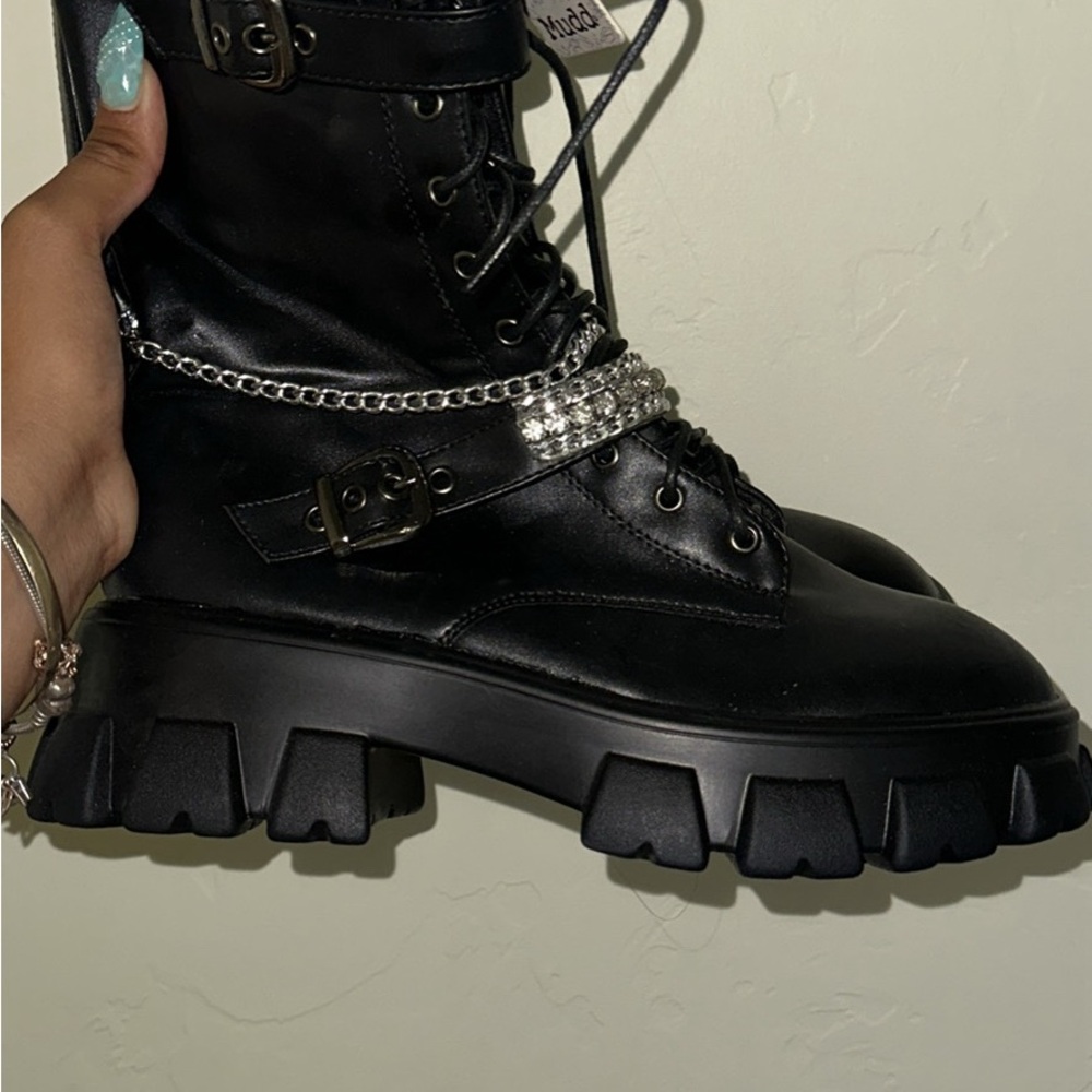 BRAND NEW mudd combat boots! size 8.5